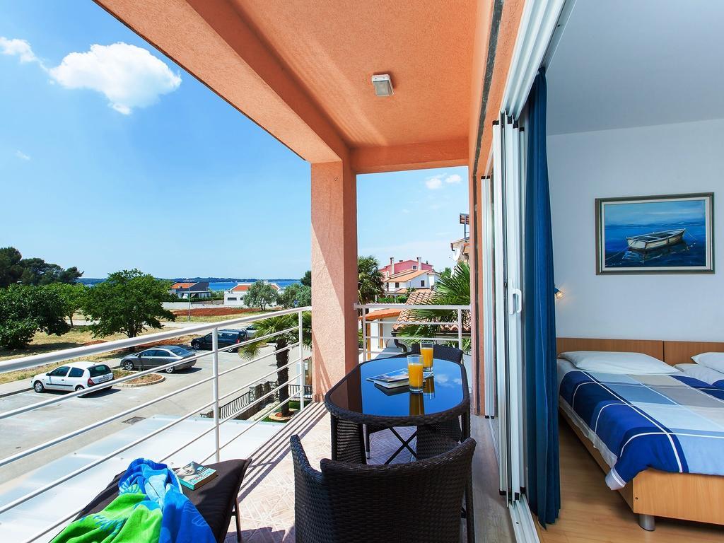 Apartments Villa Brioni I فاجانا الغرفة الصورة